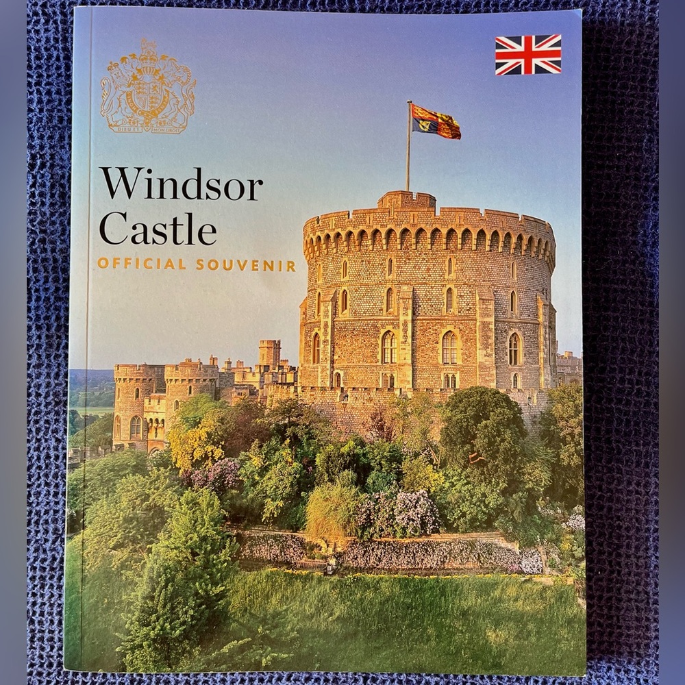 Windsor Castle: Official Souvenir (Royal Collection Trus... by Pamela Hartshorne